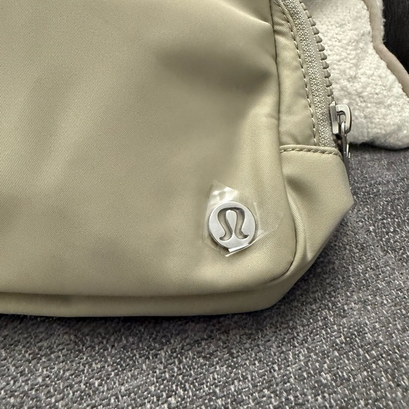 Lululemon everywhere belt bag large - Picture 5 of 10
